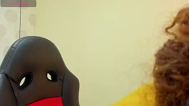 MELINAMARTINS online show from November 1, 2025, 12:40 pm