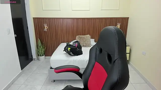 MELINAMARTINS online show from November 25, 2025, 7:03 pm