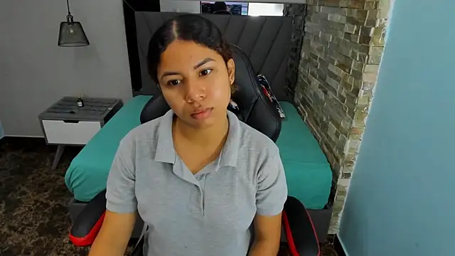 MELINAMARTINS online show from December 20, 2025, 7:32 pm