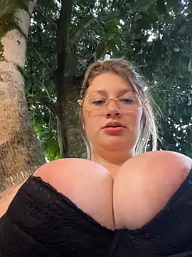 Snapshot of aurora_coldd chatting on July 2, 2026, 10:27 pm aurora coldd online show from July 2, 2026, 10:27 pm