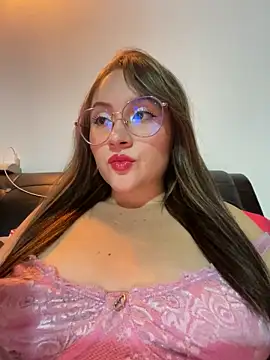 ValentinaOrtiz3 online show from March 9, 2025, 3:22 am
