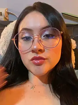 ValentinaOrtiz3 online show from September 29, 2025, 12:27 am