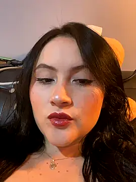 ValentinaOrtiz3 online show from November 12, 2025, 11:58 pm