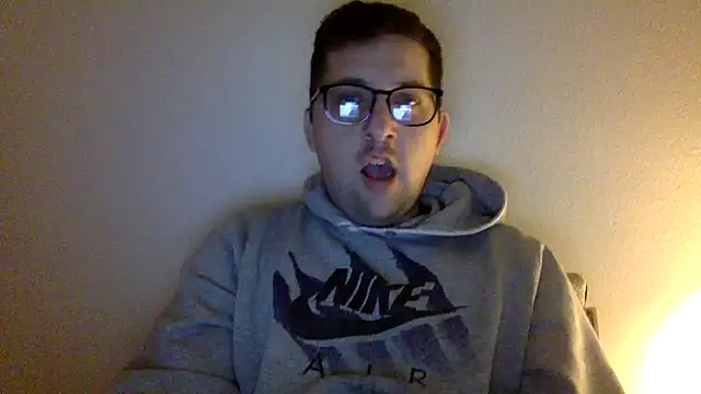 Snapshot of Milflover96 chatting on February 21, 2025, 1:44 am Milflover96 online show from February 21, 2025, 1:44 am