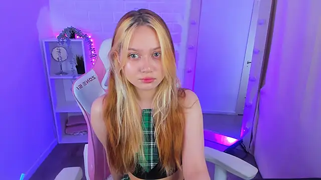 Snapshot of SweetieAngela chatting on September 9, 2025, 12:59 pm SweetieAngela online show from September 9, 2025, 12:59 pm