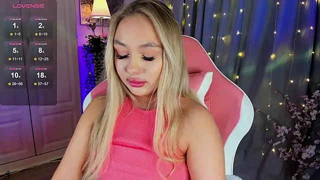 Snapshot of _Loneve__ chatting on March 22, 2025, 8:37 pm  Loneve   online show from March 22, 2025, 8:37 pm