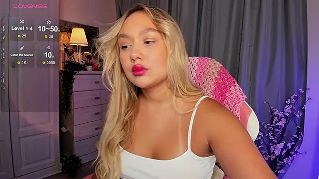 Snapshot of _Loneve__ chatting on October 12, 2025, 1:54 pm  Loneve   online show from October 12, 2025, 1:54 pm