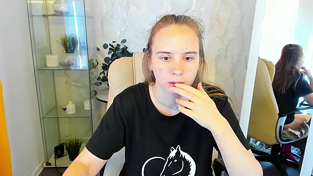 Lika 0ne online show from October 11, 2025, 11:53 am