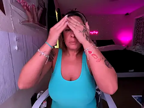 Snapshot of bossyroxy84 chatting on September 16, 2025, 6:31 pm bossyroxy84 online show from September 16, 2025, 6:31 pm