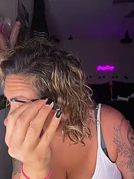 Snapshot of bossyroxy84 chatting on November 8, 2025, 12:55 am bossyroxy84 online show from November 8, 2025, 12:55 am