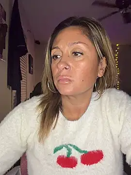 Snapshot of bossyroxy84 chatting on November 12, 2025, 12:55 am bossyroxy84 online show from November 12, 2025, 12:55 am