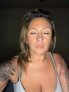 Snapshot of bossyroxy84 chatting on November 18, 2025, 1:55 am bossyroxy84 online show from November 18, 2025, 1:55 am