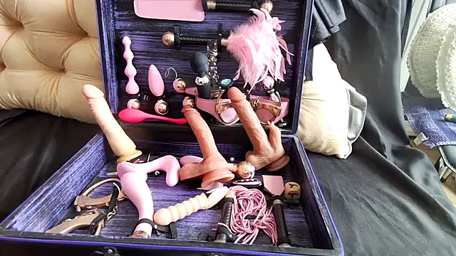 Snapshot of Chanel_Noire chatting on March 4, 2025, 12:55 pm Chanel Noire online show from March 4, 2025, 12:55 pm