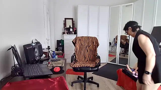 Chanel Noire online show from March 30, 2026, 1:45 pm