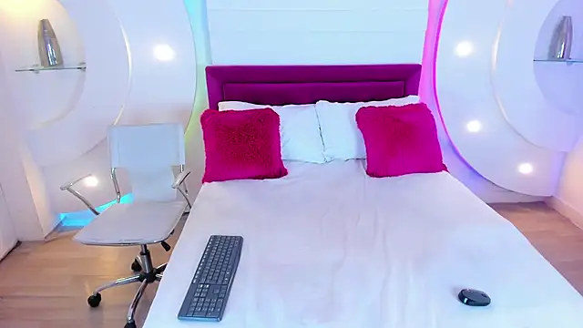 isolari  online show from February 1, 2025, 12:05 pm