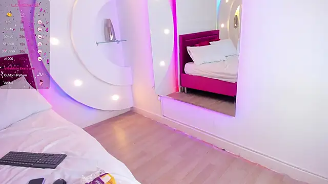 isolari  online show from February 5, 2025, 3:09 pm