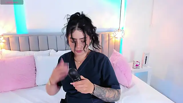 isolari  online show from February 14, 2025, 4:15 am