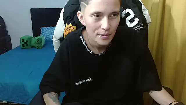 duo peludoo online show from May 18, 2026, 3:13 am