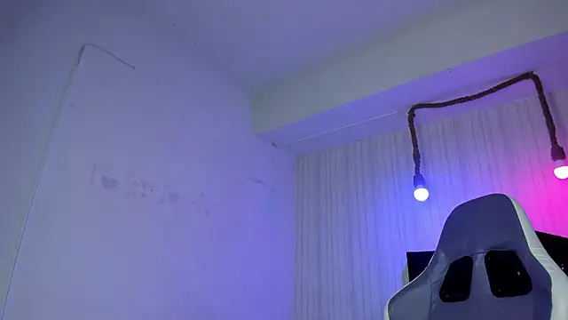 nicky angel1 online show from November 14, 2025, 7:01 pm