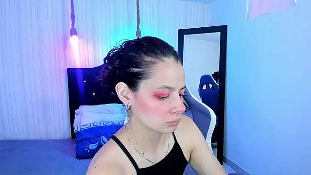 nicky angel1 online show from December 18, 2025, 6:47 pm