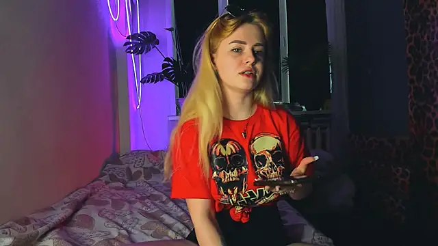 Alexa Pirs online show from March 22, 2025, 2:36 pm