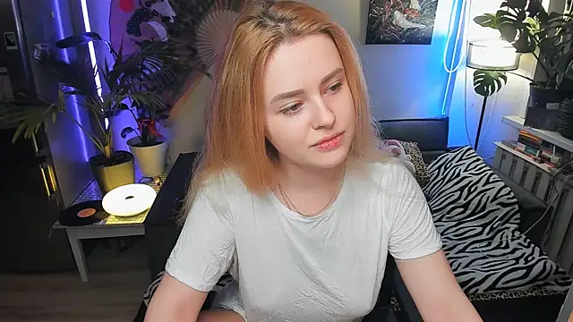 Alexa Pirs online show from December 4, 2025, 9:12 pm