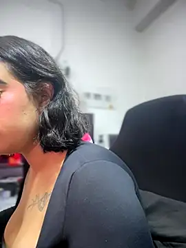 Scarlett-LS online show from November 3, 2025, 1:29 am