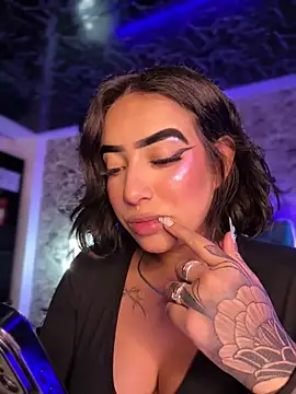 Scarlett-LS online show from February 4, 2026, 3:45 am