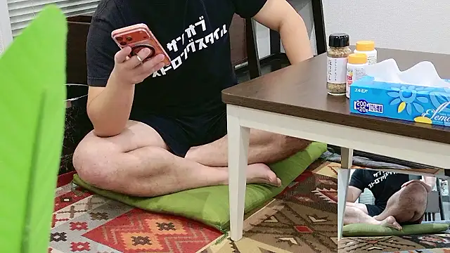 Snapshot of YARASERO-kun chatting on November 10, 2025, 12:04 pm YARASERO-kun online show from November 10, 2025, 12:04 pm