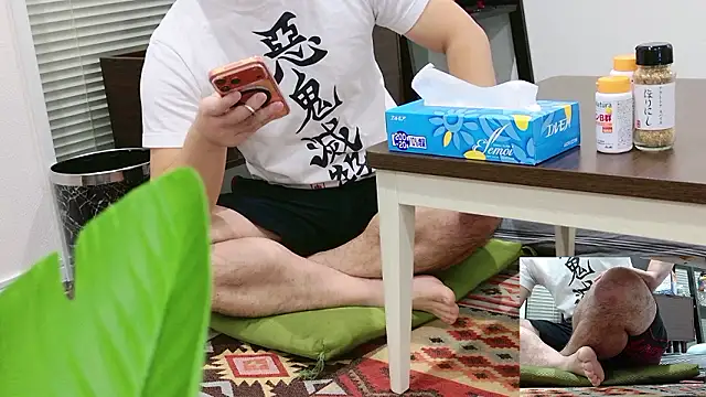 Snapshot of YARASERO-kun chatting on November 13, 2025, 8:57 am YARASERO-kun online show from November 13, 2025, 8:57 am