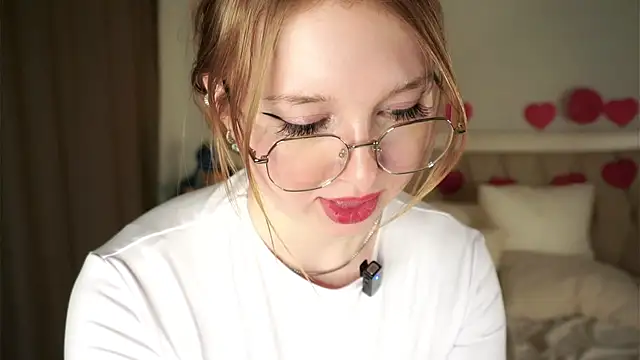 EdlaHames online show from February 17, 2025, 1:53 pm