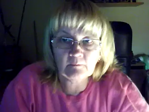 Snapshot of Violet5364 chatting on February 25, 2025, 8:41 pm Violet5364 online show from February 25, 2025, 8:41 pm
