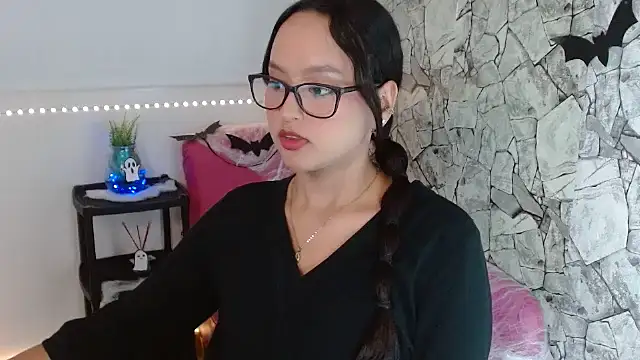 Emilybateee online show from October 29, 2025, 7:26 pm