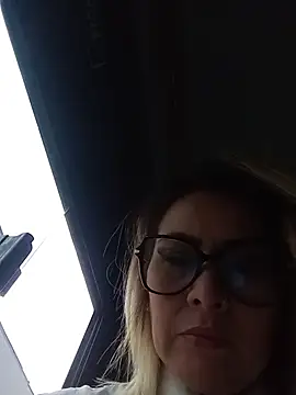 CandieGilson   online show from September 26, 2025, 11:14 am