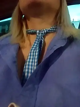 CandieGilson   online show from November 26, 2025, 10:49 am