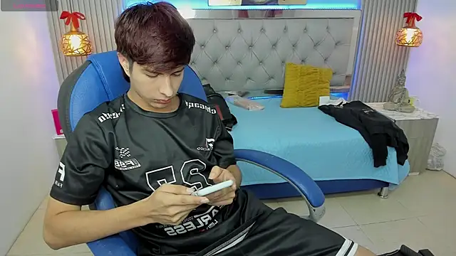 Estiv18  online show from January 12, 2026, 2:50 am