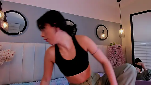 alice lodge online show from December 5, 2025, 3:04 am