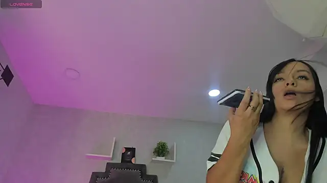 EmiliaRose  online show from November 17, 2025, 8:36 pm