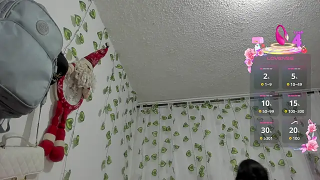 Snapshot of EmiliaRose_ chatting on June 7, 2026, 1:32 am EmiliaRose online show from June 7, 2026, 1:32 am