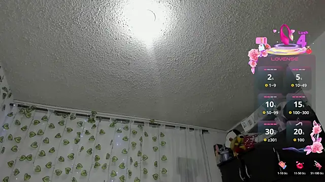 Snapshot of EmiliaRose_ chatting on June 8, 2026, 1:39 am EmiliaRose online show from June 8, 2026, 1:39 am