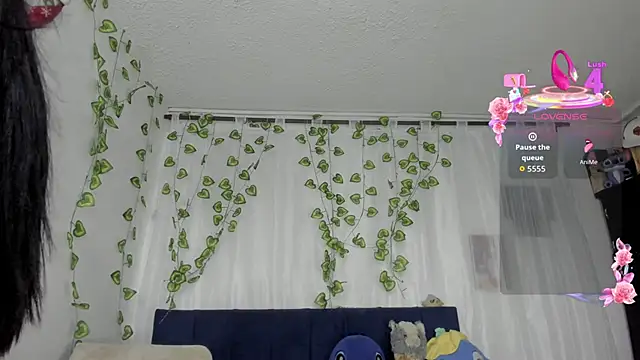 Snapshot of EmiliaRose_ chatting on June 17, 2026, 1:19 am EmiliaRose online show from June 17, 2026, 1:19 am