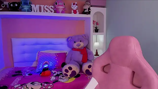 miss   megan online show from December 17, 2025, 2:06 am