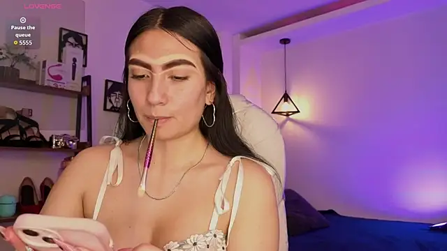 Miller Vanessa  online show from October 25, 2025, 8:36 pm