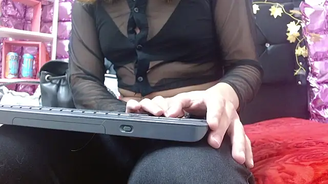Snapshot of poisondost_hot chatting on October 14, 2025, 11:55 am poisondost hot online show from October 14, 2025, 11:55 am