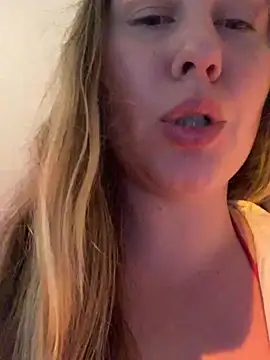 Snapshot of Mona_Plus chatting on February 13, 2025, 5:01 pm Mona Plus online show from February 13, 2025, 5:01 pm