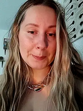 Snapshot of Mona_Plus chatting on March 3, 2025, 12:05 pm Mona Plus online show from March 3, 2025, 12:05 pm