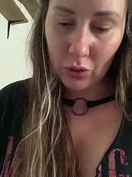Snapshot of Mona_Plus chatting on March 12, 2025, 4:02 pm Mona Plus online show from March 12, 2025, 4:02 pm