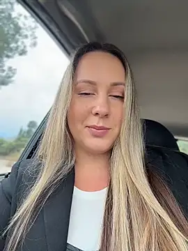 Snapshot of Mona_Plus chatting on May 8, 2026, 8:41 am Mona Plus online show from May 8, 2026, 8:41 am