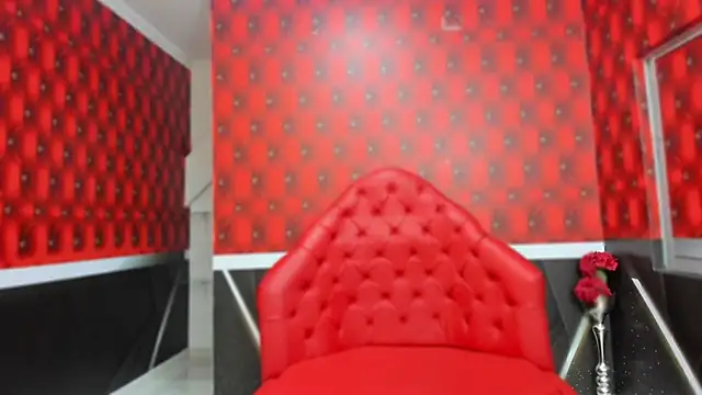 Snapshot of Layla_palmer chatting on February 13, 2025, 10:23 am Layla palmer online show from February 13, 2025, 10:23 am