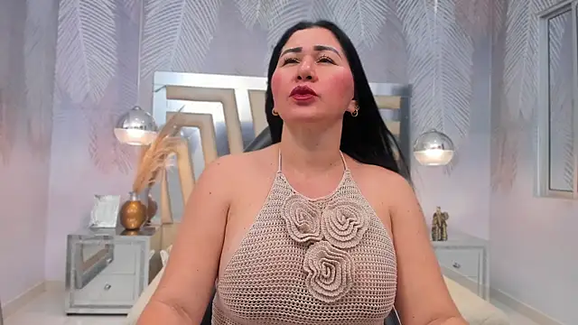 Snapshot of Layla_palmer chatting on February 14, 2025, 11:20 pm Layla palmer online show from February 14, 2025, 11:20 pm